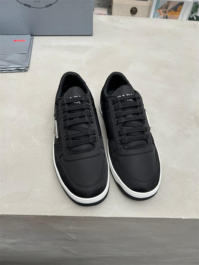Pra*a sneaker