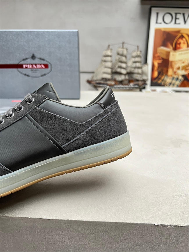 Pra*a sneaker
