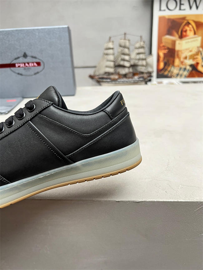 Pra*a sneaker