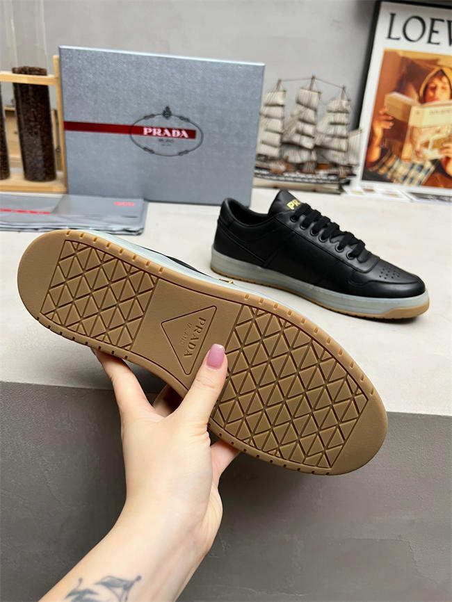 Pra*a sneaker