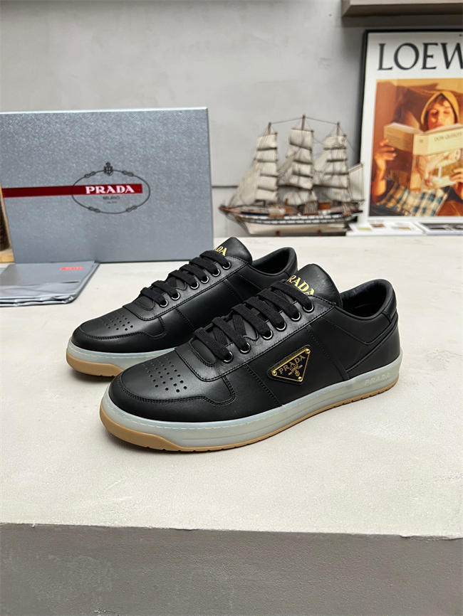 Pra*a sneaker