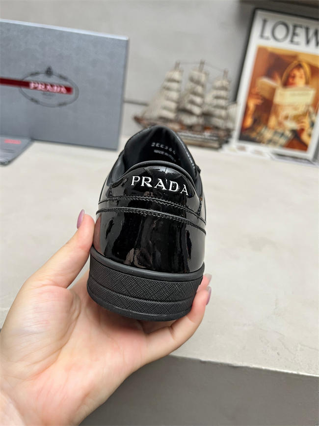 Pra*a sneaker