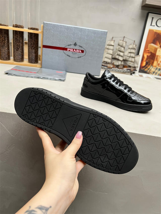 Pra*a sneaker