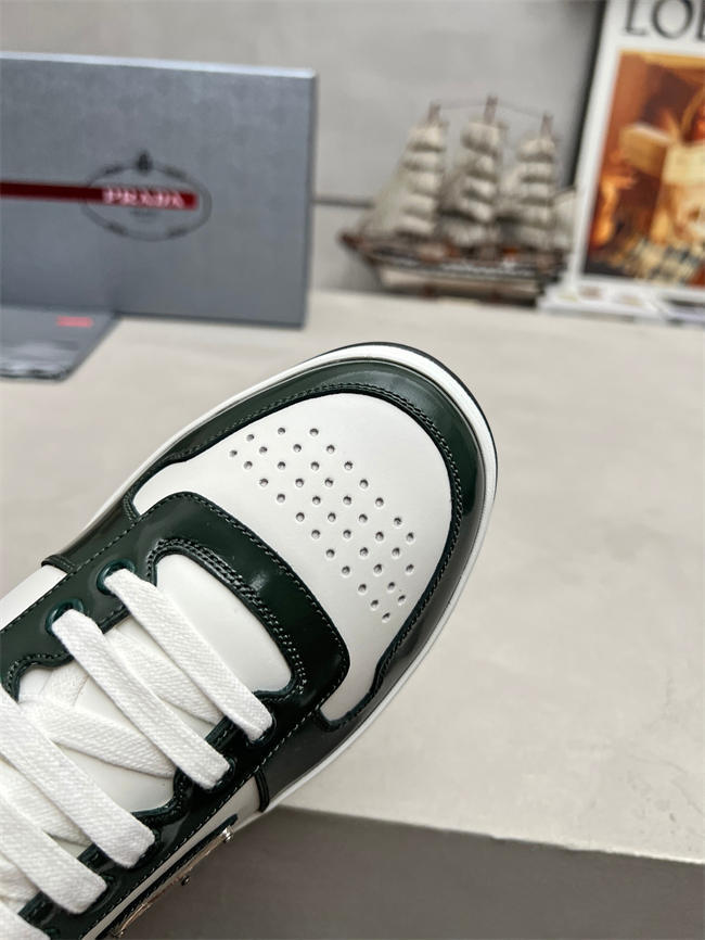 Pra*a sneaker