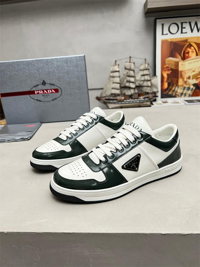 Pra*a sneaker