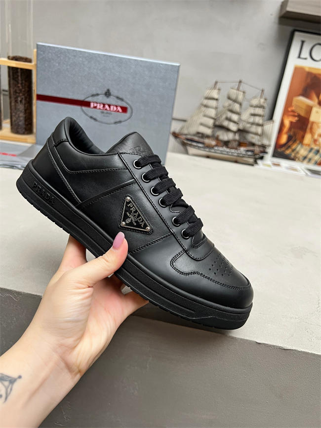 Pra*a sneaker