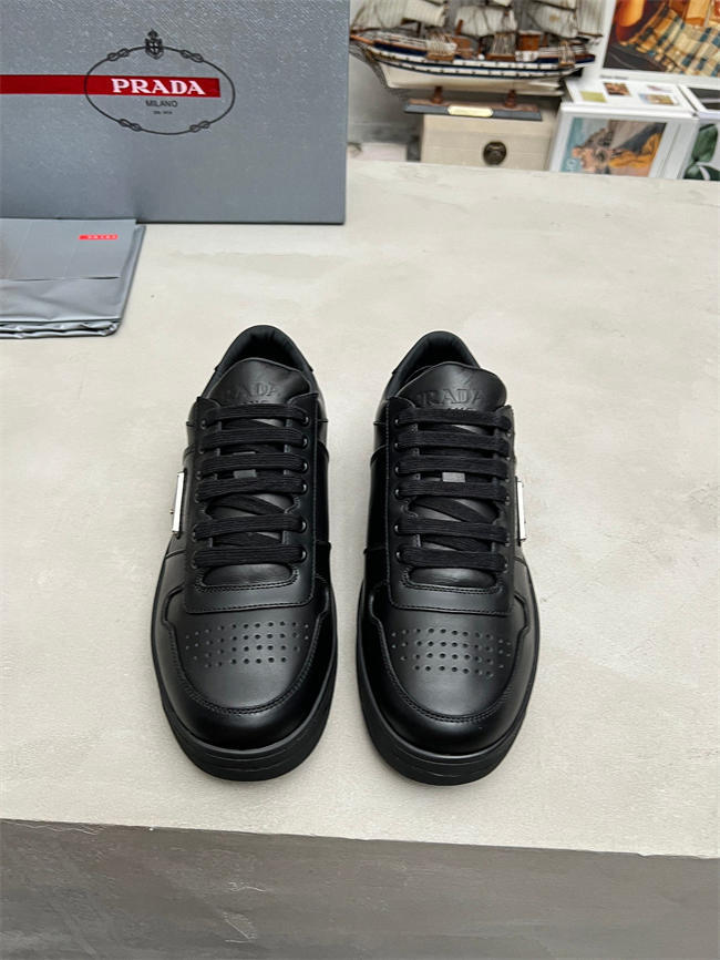 Pra*a sneaker