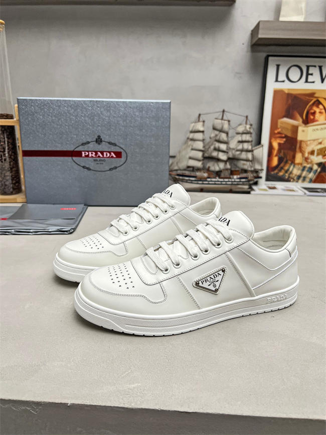 Pra*a sneaker