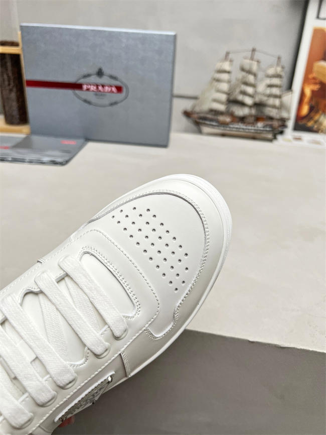 Pra*a sneaker