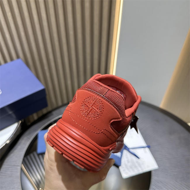D10r b30 sneaker