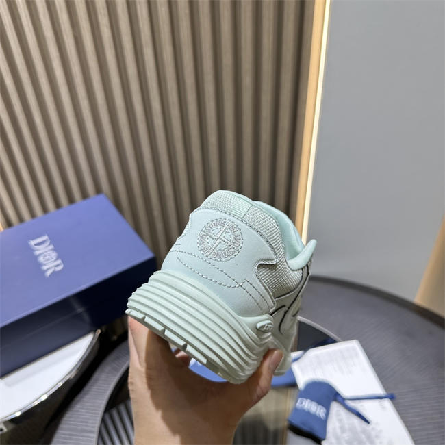 D10r b30 sneaker