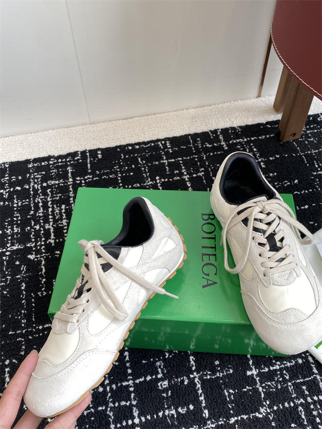 b0tt*ga Ven*ta sneaker
