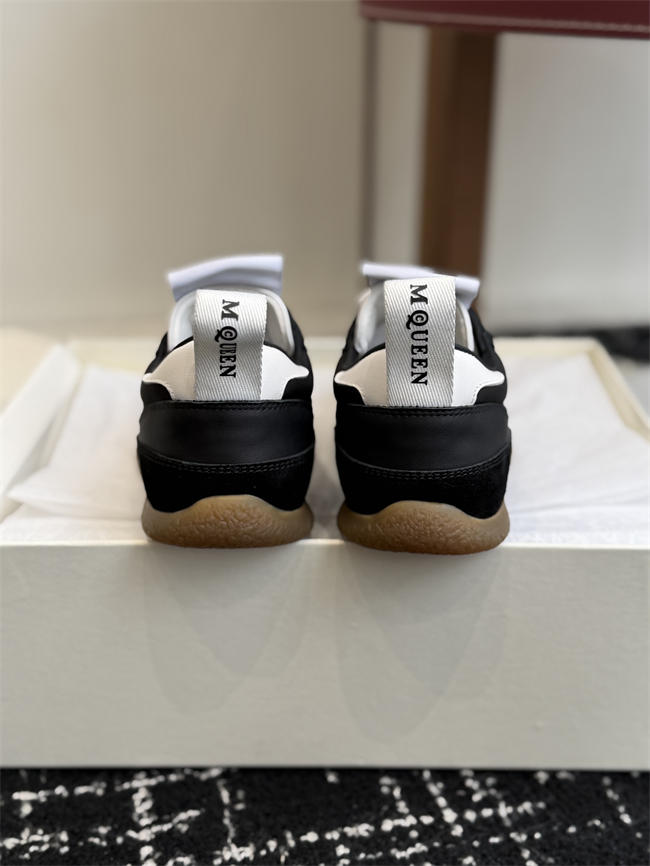 Mcqv*en sneaker