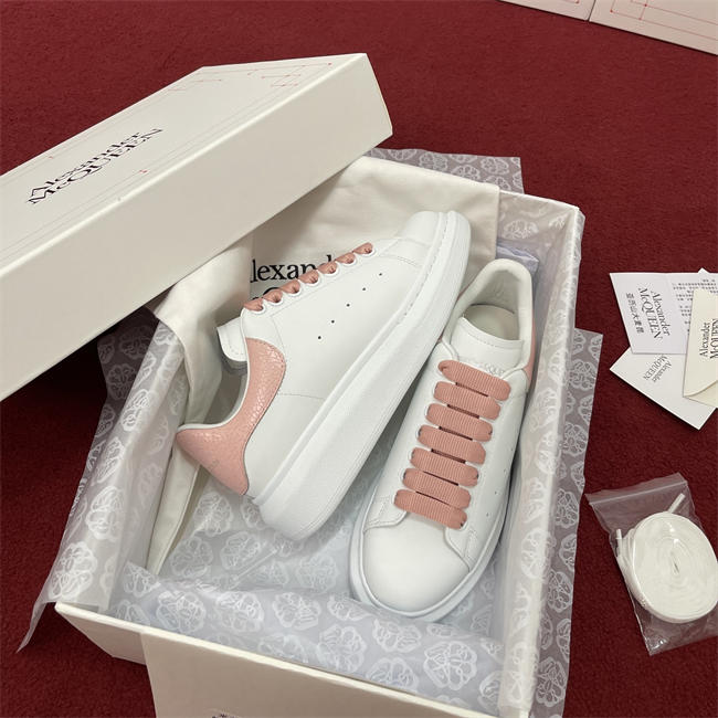Mcqv*en sneaker