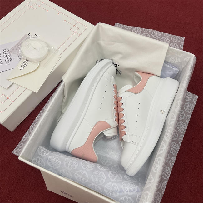 Mcqv*en sneaker