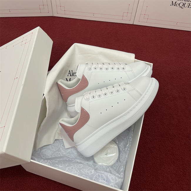 Mcqv*en sneaker
