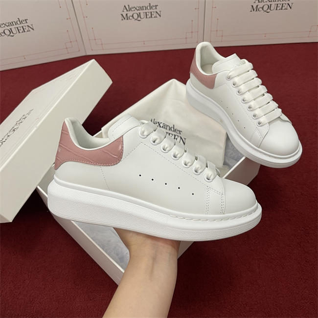 Mcqv*en sneaker