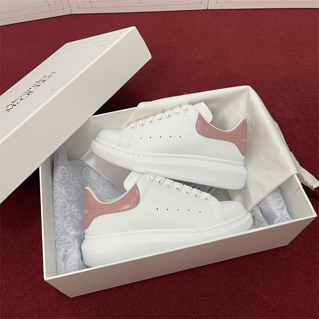 Mcqv*en sneaker