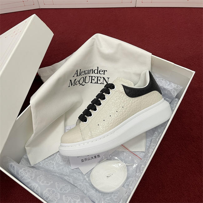 Mcqv*en sneaker