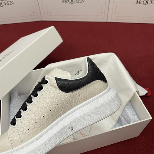 Mcqv*en sneaker