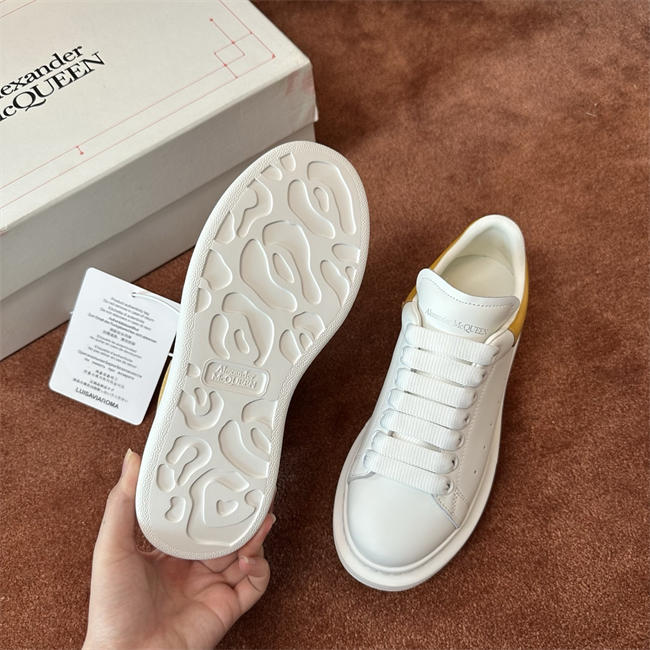Mcqv*en sneaker