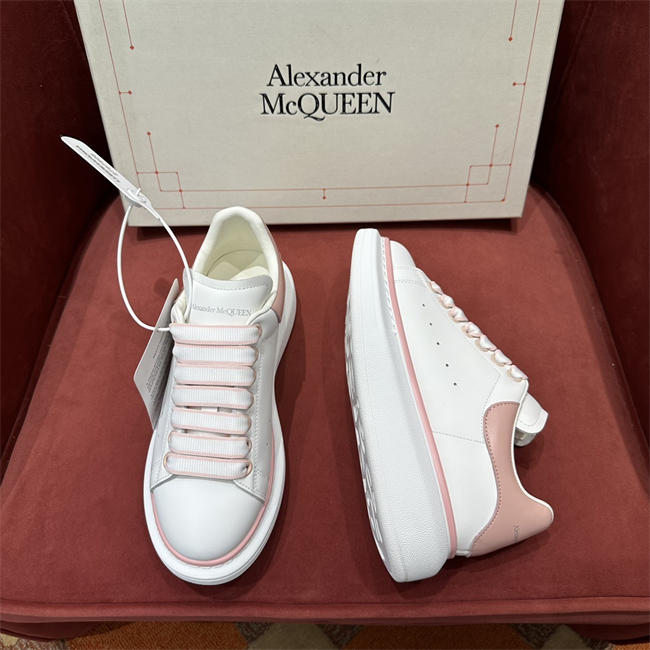 Mcqv*en sneaker