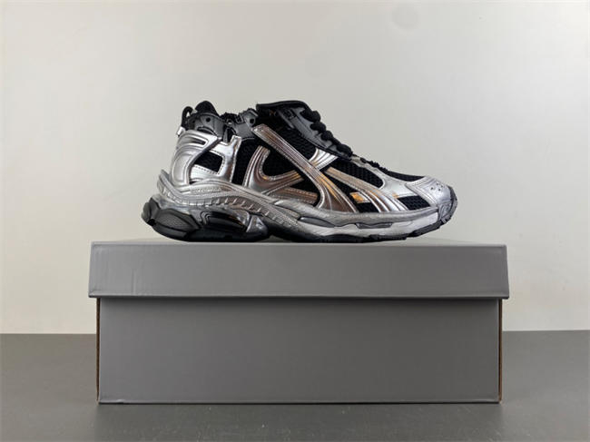 Ba1en*iaga runner 853225 wrnld 1125