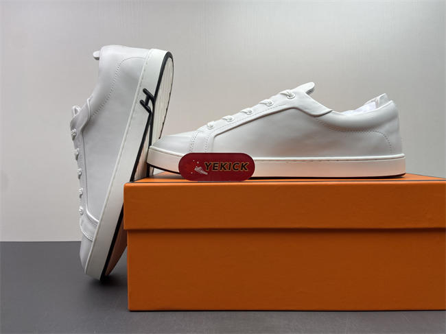 H**me5 sneaker