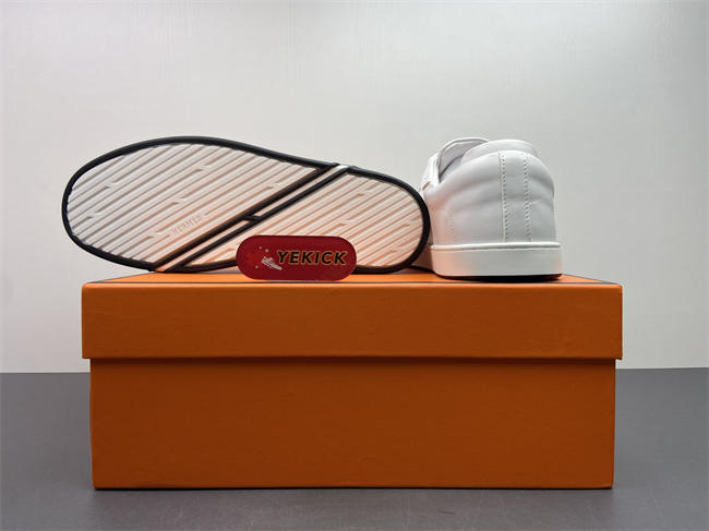 H**me5 sneaker