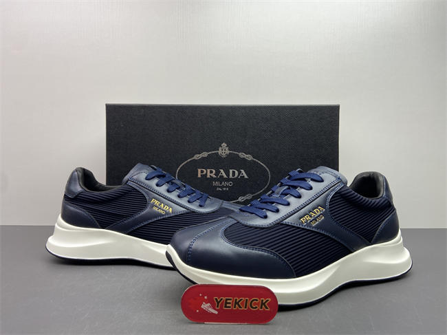 Pra*a sneaker