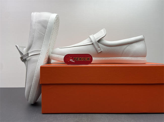 H**me5 sneaker